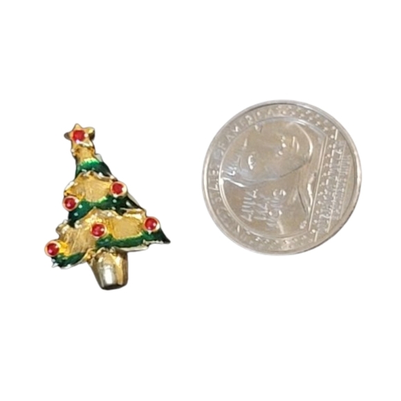 Vintage Jewelry - Christmas Tree lapel pin Tiny cute pin brooch